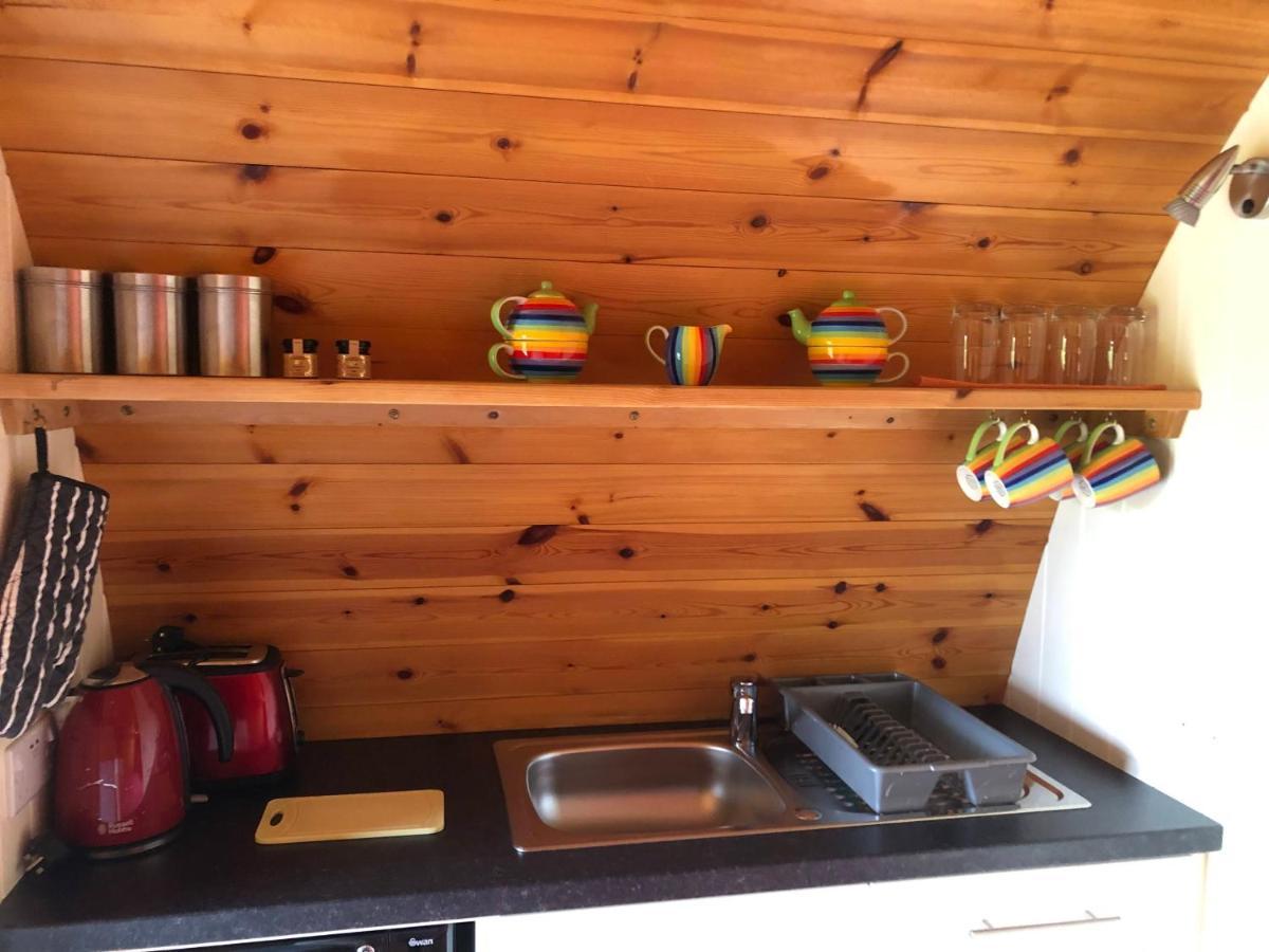 The Rainbow Pod Villa Milltown Malbay Bagian luar foto