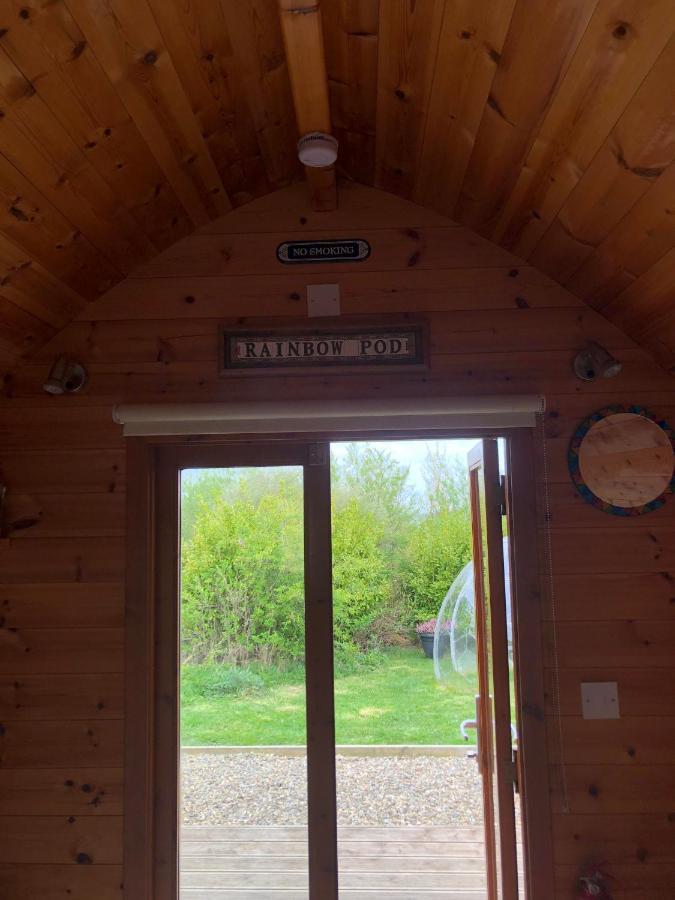 The Rainbow Pod Villa Milltown Malbay Bagian luar foto