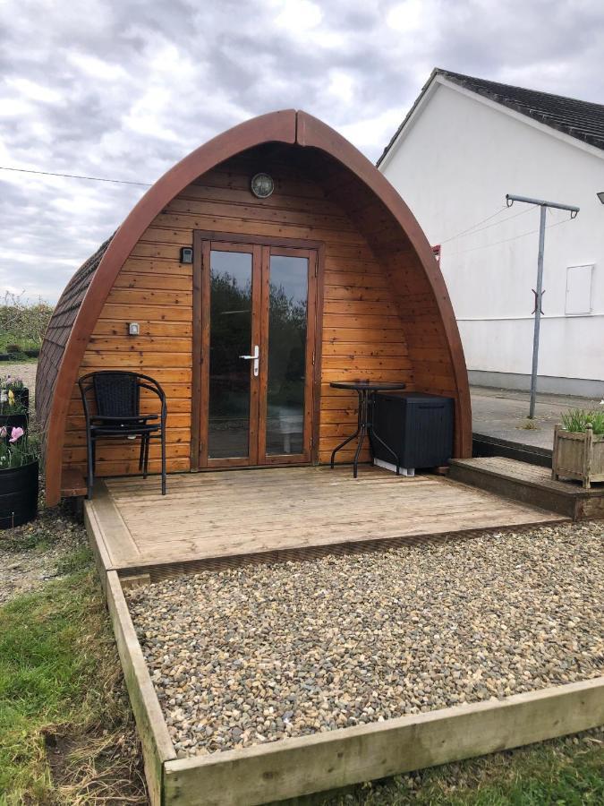 The Rainbow Pod Villa Milltown Malbay Bagian luar foto