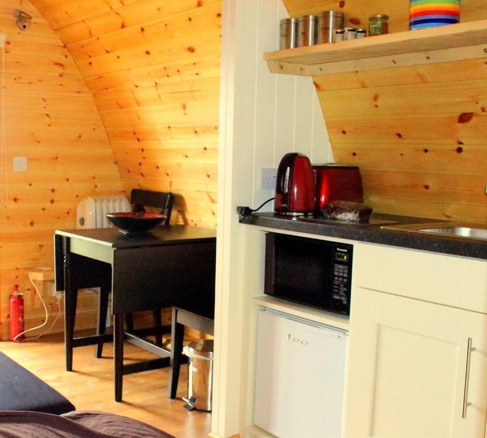 The Rainbow Pod Villa Milltown Malbay Bagian luar foto