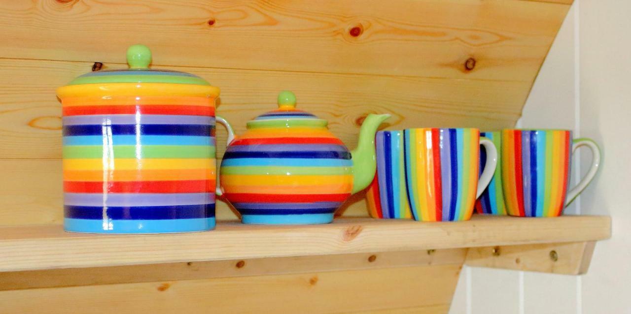 The Rainbow Pod Villa Milltown Malbay Bagian luar foto