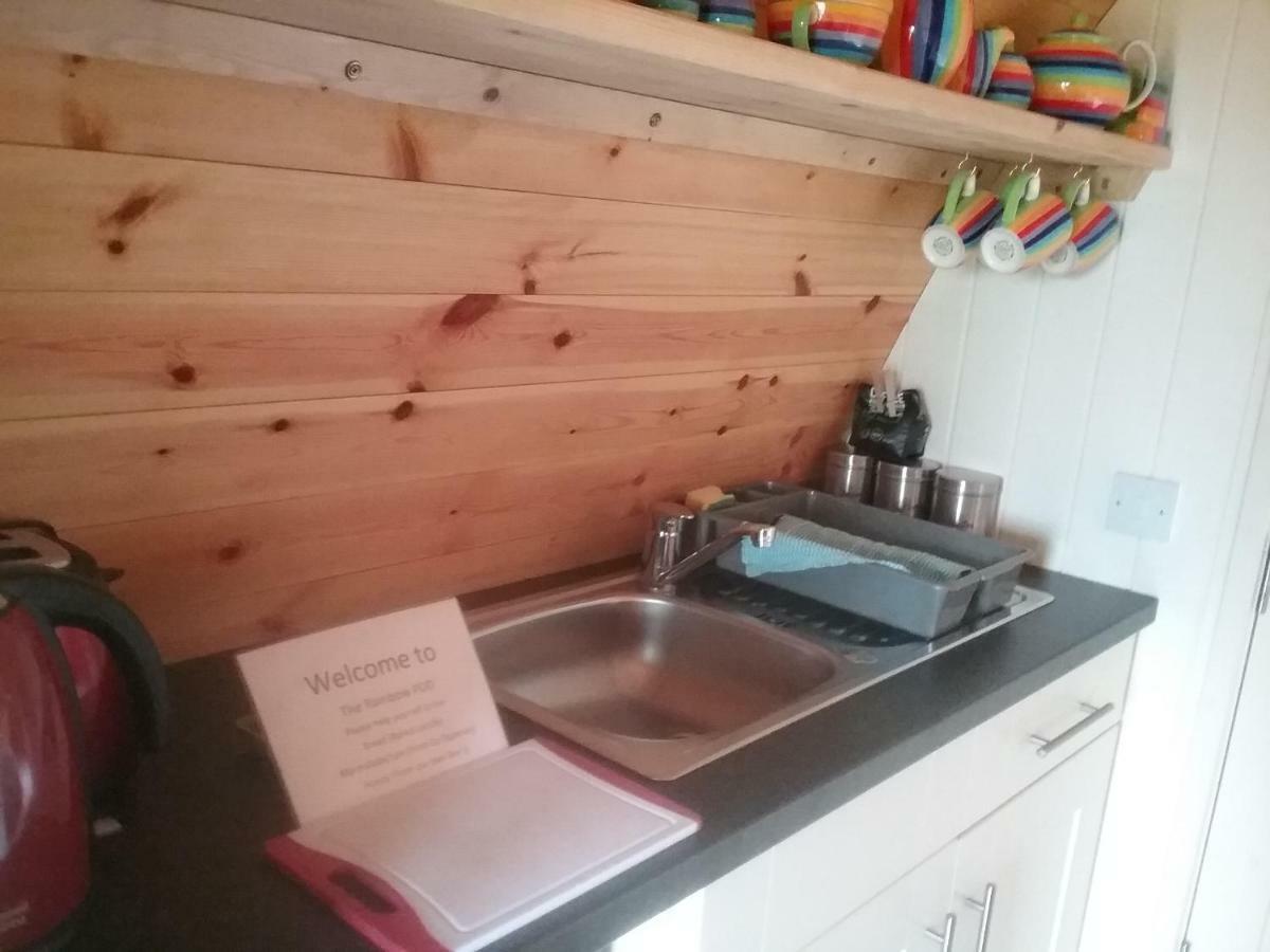 The Rainbow Pod Villa Milltown Malbay Bagian luar foto