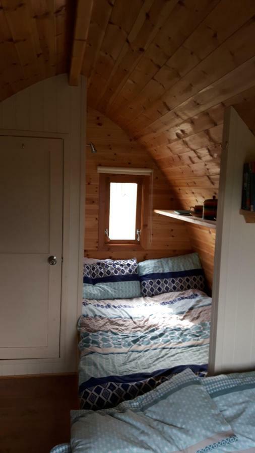 The Rainbow Pod Villa Milltown Malbay Bagian luar foto