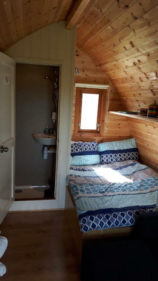 The Rainbow Pod Villa Milltown Malbay Bagian luar foto