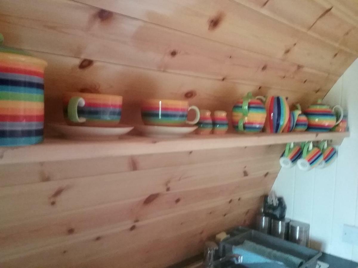 The Rainbow Pod Villa Milltown Malbay Bagian luar foto