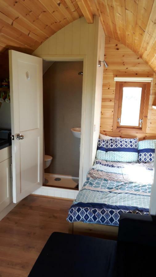 The Rainbow Pod Villa Milltown Malbay Bagian luar foto