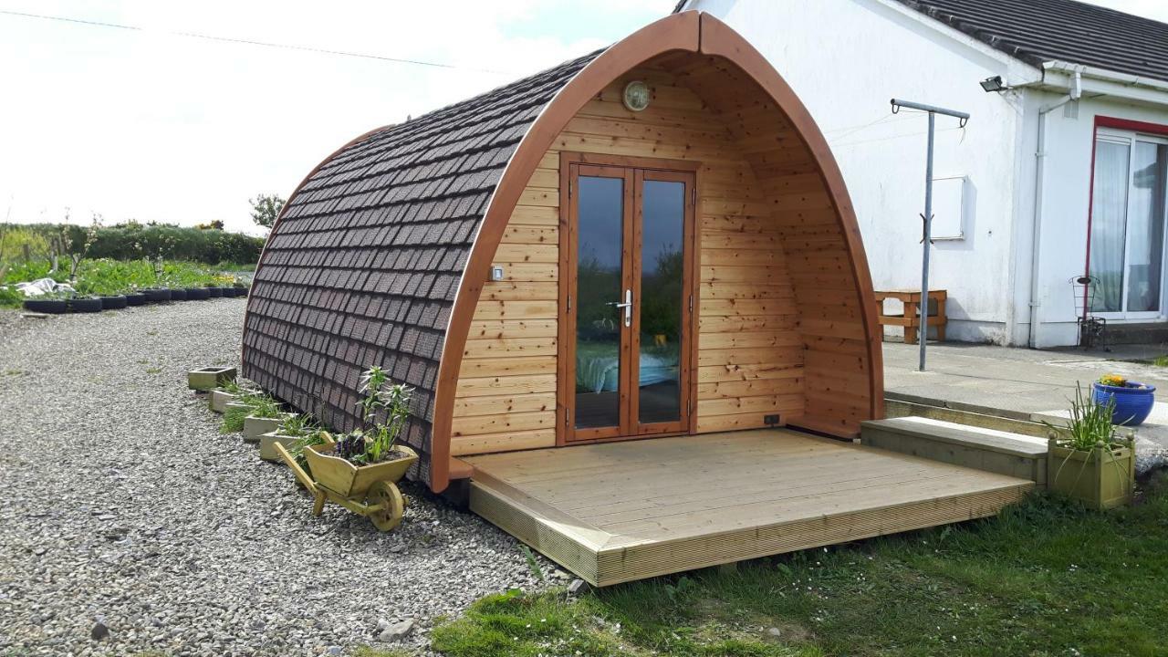 The Rainbow Pod Villa Milltown Malbay Bagian luar foto