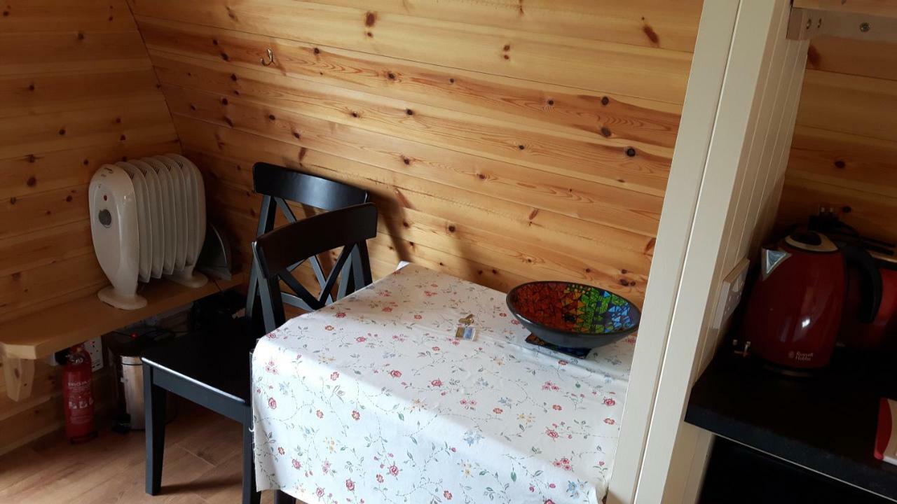 The Rainbow Pod Villa Milltown Malbay Bagian luar foto