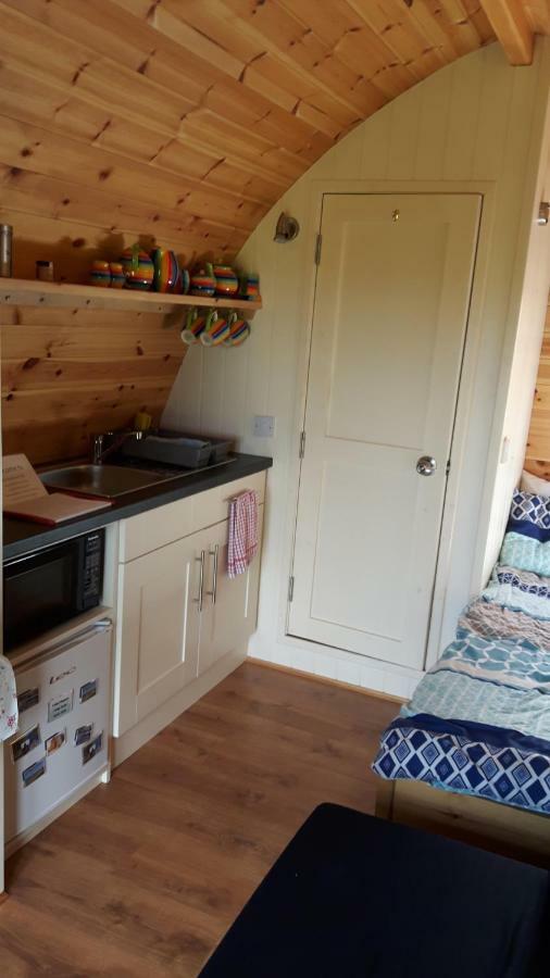 The Rainbow Pod Villa Milltown Malbay Bagian luar foto