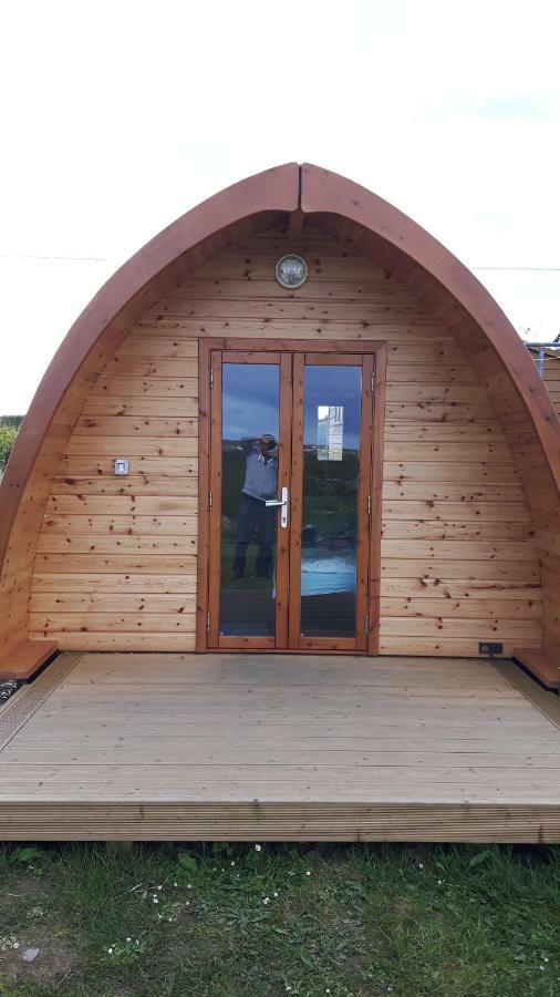 The Rainbow Pod Villa Milltown Malbay Bagian luar foto