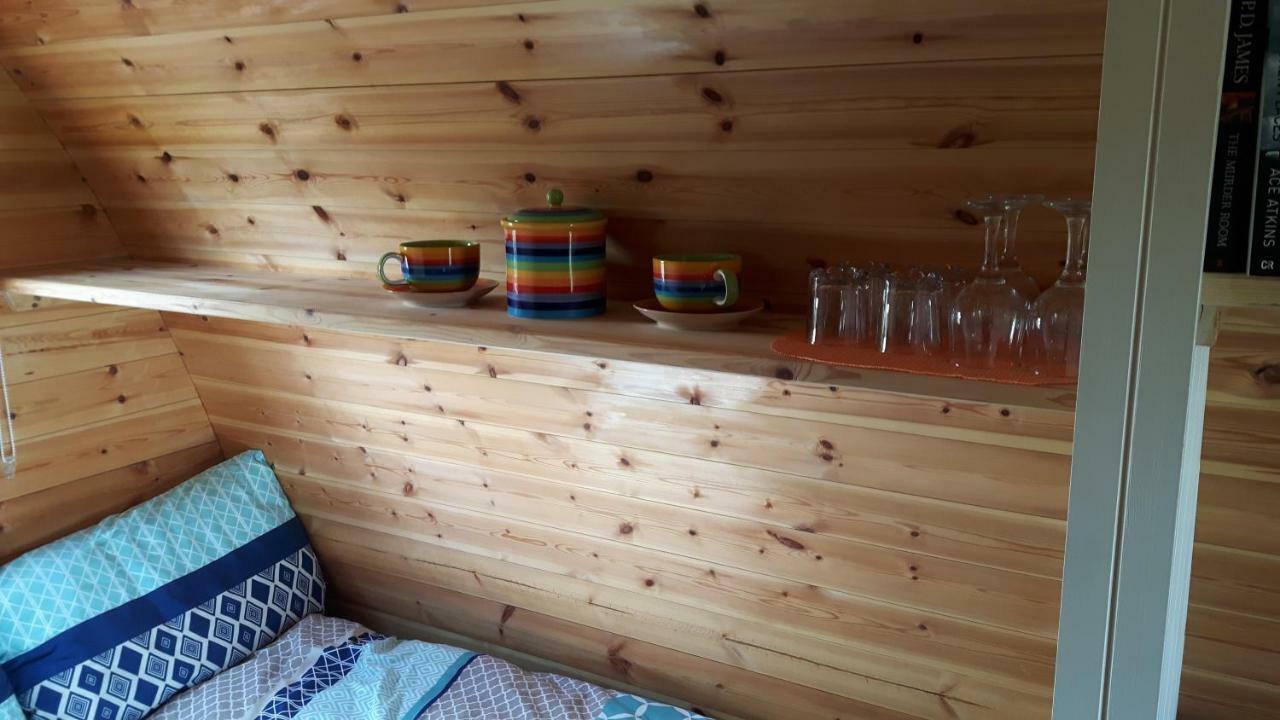 The Rainbow Pod Villa Milltown Malbay Bagian luar foto
