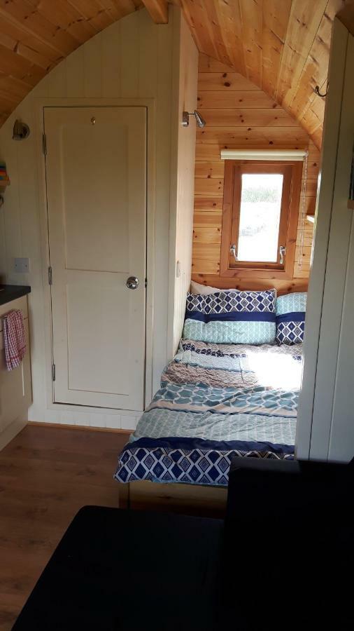The Rainbow Pod Villa Milltown Malbay Bagian luar foto
