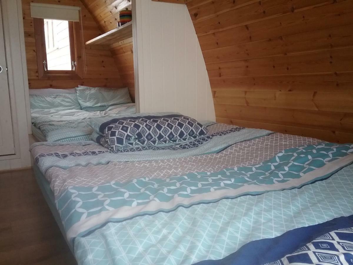 The Rainbow Pod Villa Milltown Malbay Bagian luar foto